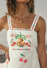 Next REGULAR FIT - Vardagsklänning - White