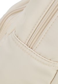 Gerry Weber ECHOES CITY - Mochila - bleached sand