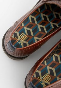 Next EMBOSSED LOAFERS - Elegantné našuchovačky - brown