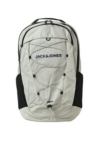 Hellgrauer Rucksack mit schwarzen Akzenten, ausgestattet mit einer strukturierten Außenseite, verstellbaren Bungee-Kordeln und dem deutlich sichtbaren Logo "JACK & JONES".