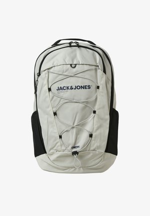 Zaino grigio chiaro con accenti neri, dotato di un'esterno testurizzato, corde bungee regolabili e logo "JACK & JONES" ben in evidenza.
