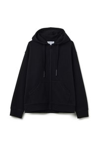 Sudadera negra con cremallera, bolsillos frontales y capucha con cordón, exhibida sobre un fondo blanco.