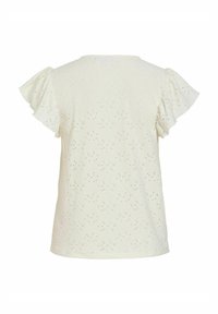 Krémfehér rövid ujjú blúz lyukacsos anyagból, fodros ujjal, hátulról fehér háttéren látható.