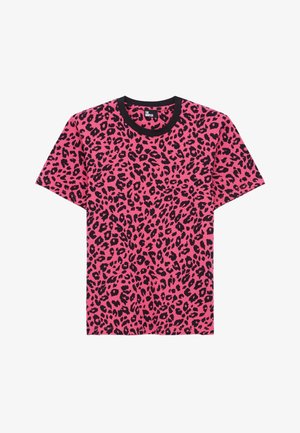 Kortærmet t-shirt med pink bund og sort leopardprint mønster, med en sort ribbet krave.
