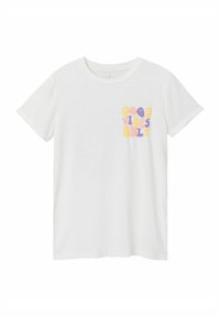 Witte katoen t-shirt met korte mouwen en een ronde halslijn. Tekstafbeelding in meerkleurige letters met de tekst "GOOD VIBES ONLY" op de borst.