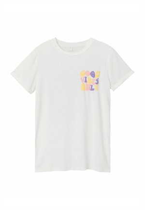 Witte katoen t-shirt met korte mouwen en een ronde halslijn. Tekstafbeelding in meerkleurige letters met de tekst "GOOD VIBES ONLY" op de borst.