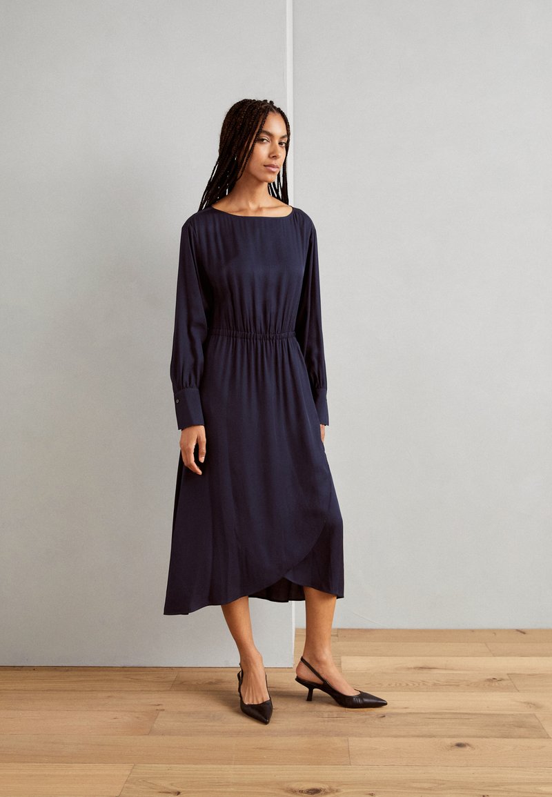 Marc O'Polo DRESS RELAXED FEMININE STYLE ELASTIC WAIST WRAP FRONT MIDI