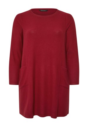 Tunique bordeaux à manches longues avec un col rond et deux poches avant, fabriquée en tissu tricot doux.