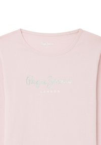 Heleda roosa pikkade varrukatega topp, mis on valmistatud pehmest kangast, ümar neckline ja keskel sädelev "Pepe Jeans London" logo.