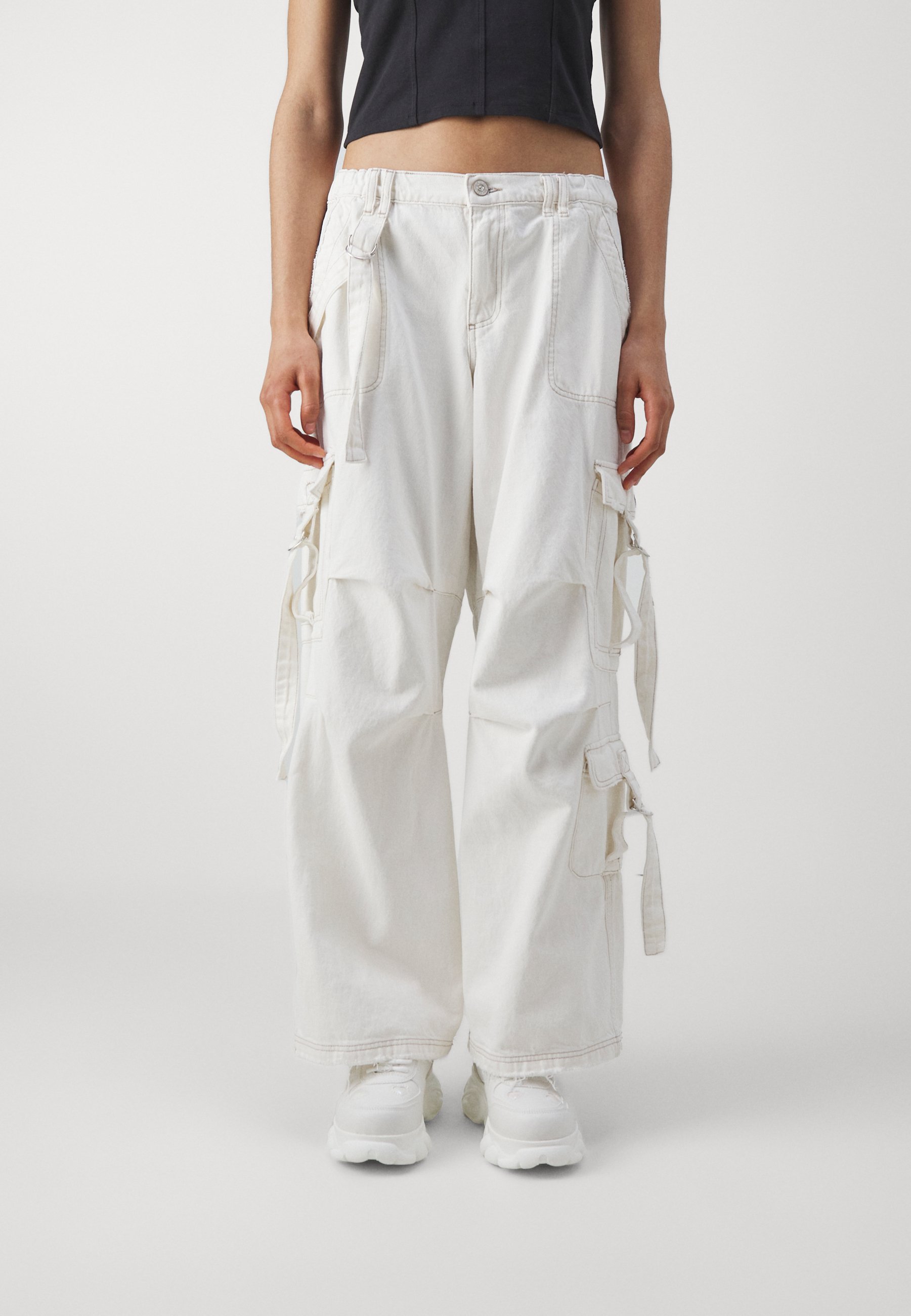 BDG Urban Outfitters STRAPPY - Cargo trousers - ecru/off-white -  Zalando.co.uk