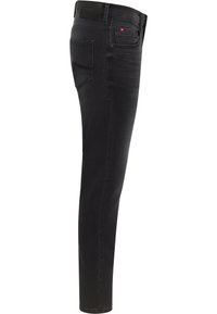 Czarne dżinsy z denimu o dopasowanym kroju, wyposażone w pięć kieszeni, skórzaną naszywkę w talii oraz subtelne detale przeszyć.