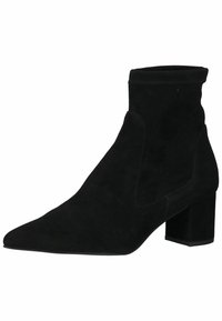 Czarne zamszowe botki za kostkę z wąskim noskiem, elastyczną cholewką i masywnym słupkiem. Gładka tekstura i bezszwowe detale projektu.