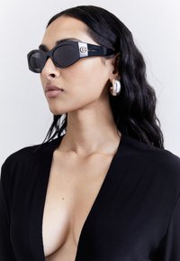 Valittu, black