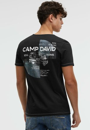 MIT V-NECK UND BACK-PHOTO - Print T-shirt - black