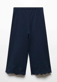 Mörkblå culotter i mjukt tyg med elastisk midja, med intrikata utskurna blommönster vid fållen.