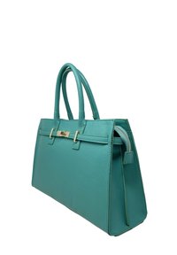 Tyrkysová kožená kabelka se strukturovaným designem, dvojitými horními uchy, zlatým kováním a zipovou boční kapsou pro větší funkčnost.