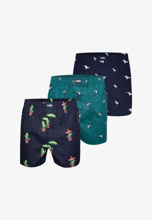 Drei Herren-Boxershorts mit elastischem Bund, versehen mit Kaktus-, Tukan- und Möwenmotiven auf marineblauem und tealfarbenem Stoff.