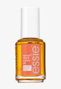 Olio per unghie e cuticole all'albicocca in una bottiglia di vetro trasparente, con un tappo bianco. Il liquido è di colore arancione, con un logo ben visibile e un'etichetta con testo.