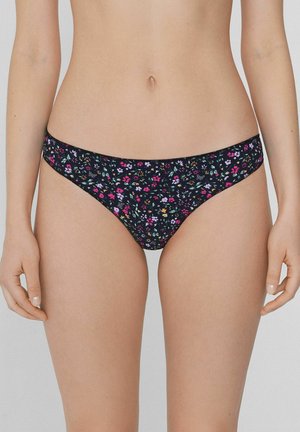 Černé květinové bikini spodní část s barevným vzorem malých květin a motýlů, vyrobené z měkké, elastické tkaniny a s elastickým pasem.