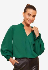 Unselected, green