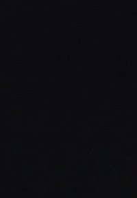 Kein sichtbarer Inhalt; das Bild ist vollständig dunkel oder schwarz.