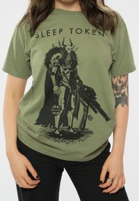 Paradiso Clothing SLEEP TOKEN THE SUMMONING BAND LOGO - Print T-shirt - green