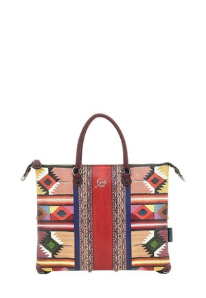 Ampia borsa a tracolla rettangolare in tessuto con motivi tribali geometrici multicolori, striscia centrale in pelle rossa e manici marroni.