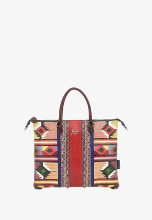 Ampia borsa a tracolla rettangolare in tessuto con motivi tribali geometrici multicolori, striscia centrale in pelle rossa e manici marroni.