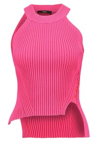 Tight pink ribbad linne med hög halsringning, öppna axlar och sidoklyftor. Har logotypdetalj på vänster sida.