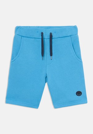 Lyseblå knelange shorts med svart snor, sidelommer, elastisk midje og liten svart smiley-logo på venstre ben.