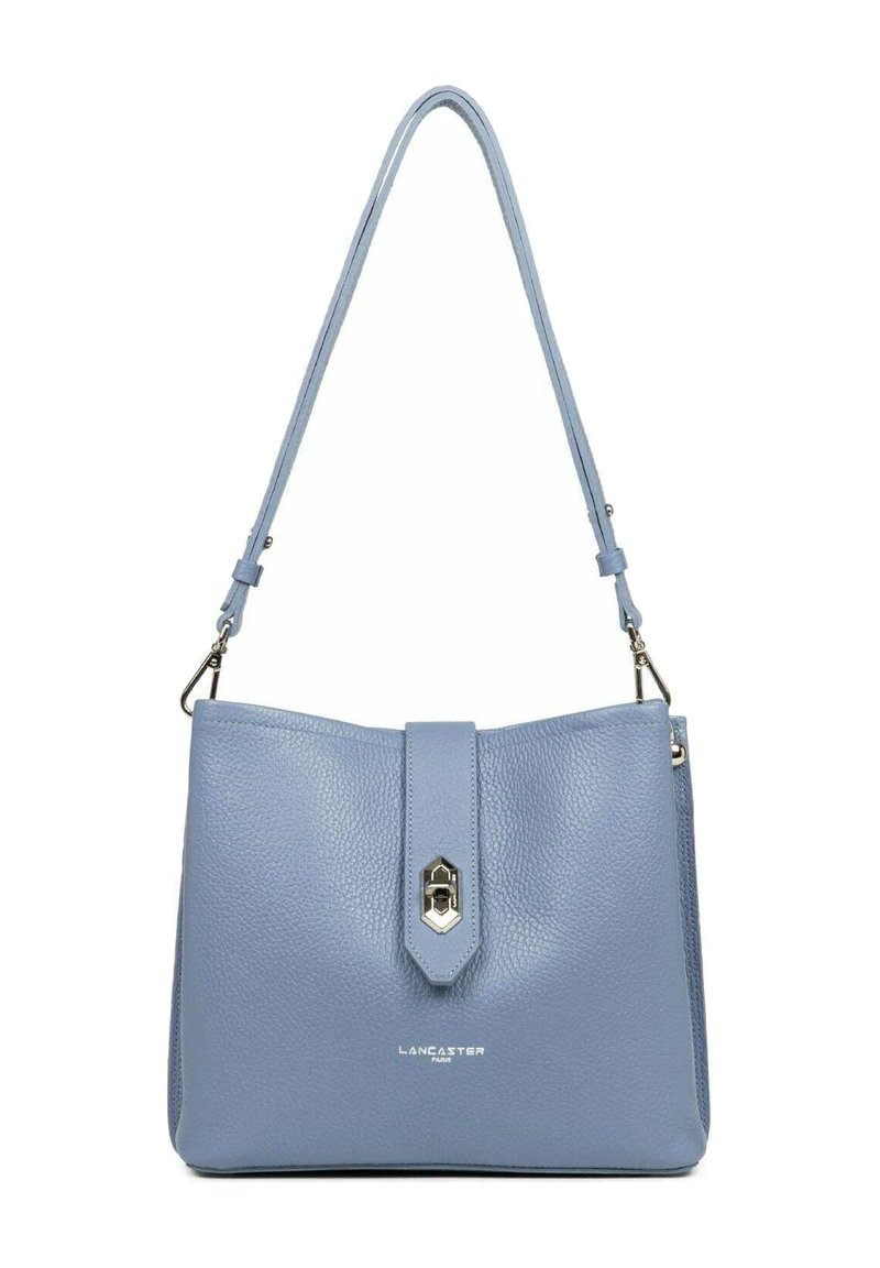 Borsa a mano in pelle blu chiaro con forma strutturata, dotata di un pattina centrale e hardware in metallo. Inclusa una tracolla regolabile.