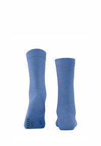 Chaussettes en coton bleu à crew avec des poignets côtelés. Affiche un design simple et un détail de logo sur la semelle. Texture lisse, épaisseur moyenne.