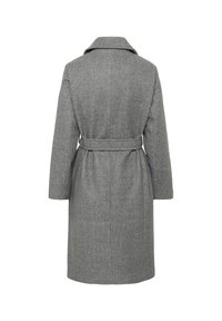 Hall halli mantel, millel on kindel sobivus, pikad varrukad ja vöökoht. Omab lõikega kraed ja sileda tekstuuri.