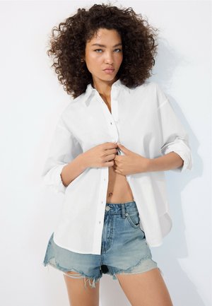 Stradivarius, ADJUSTABLE REGULAR POPLIN SHIRT - Chemisier - white