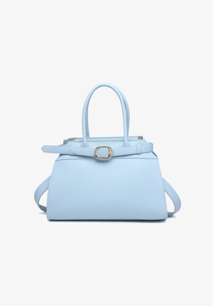 Borsa a mano in pelle azzurro chiaro con due manici, una cintura frontale con fibbia dorata e una tracolla regolabile.
