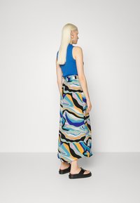 ONLY Tall ONLNOVA LUX LONG SKIRT - Saia comprida - surf the web