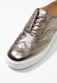 Clarks Baskets basses - gold-coloured