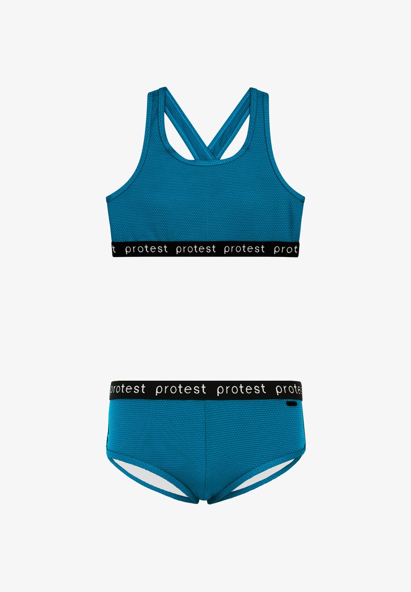 Tyrkysová sportovní podprsenka a odpovídající kalhotky s texturovanou tkaninou. Černý pás s opakovanou značkou "protest". Design s překřížením na zádech pro lepší oporu.
