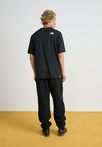 The North Face M RETRO DENALI PANT - Tracksuit bottoms - black