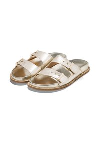 Sandali metallici dorati con due cinturini regolabili, suola piatta e una texture liscia. Progettati per il comfort con una parte inferiore resistente.