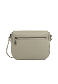 Grijze leren crossbodytas met een korrelig oppervlak, voorzien van een voorvak met ritssluiting en een vlakke magneetsluiting aan de flap. Inclusief verstelbare schouderriem.