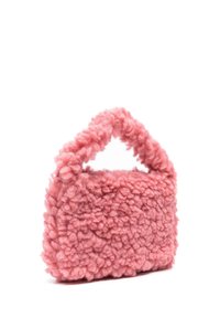 Roze, fluffy handtas met een gestructureerd oppervlak, rechthoekige vorm en korte, ronde handvaten. Gemaakt van zacht, pluizig materiaal.