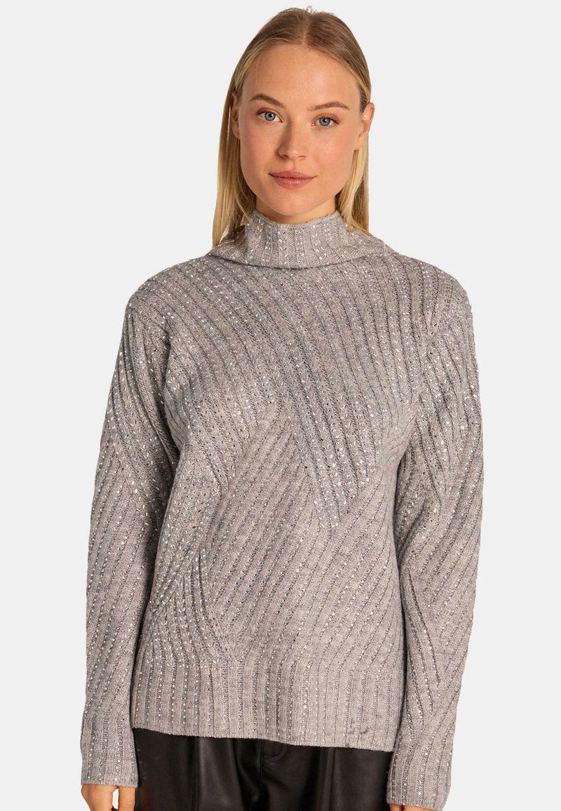 Grijze geribde trui met een hoge hals, met een gestructureerd patroon en subtiele sprankels overal. Zacht materiaal met lange mouwen en een relaxte pasvorm.