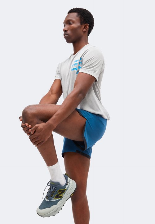 New Balance 'RC Essential Graphic T-Shirt'. — foto 4