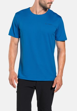 T-shirt bleu à manches courtes en tissu lisse. Présente un col rond et un petit logo sur la poitrine. Conçu pour le confort et la mobilité.