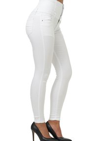 Elara HIGHWAIST  - Vaqueros pitillo - weiß
