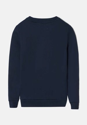 Sudadera azul marino de cuello redondo y mangas largas. Textura suave, puños y dobladillo acanalados, sin patrones o acentos adicionales visibles.