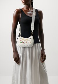 ALDO LOONEY TUNES™ x ALDO LT PINS BAG - Handbag - white