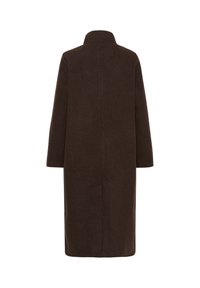 Long manteau en laine brun vu de dos, coupe droite, col montant, manches longues, pas de boutons visibles, design sobre.