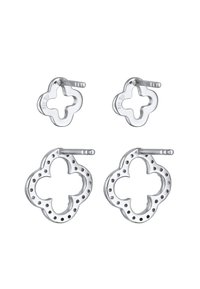 Sidabriniai auskarai su gėliniu dizainu, kuriame yra išpjautų formų ir taškinių akcentų. Rinkinyje yra mažesni ir didesni poros, visos su segtukais.